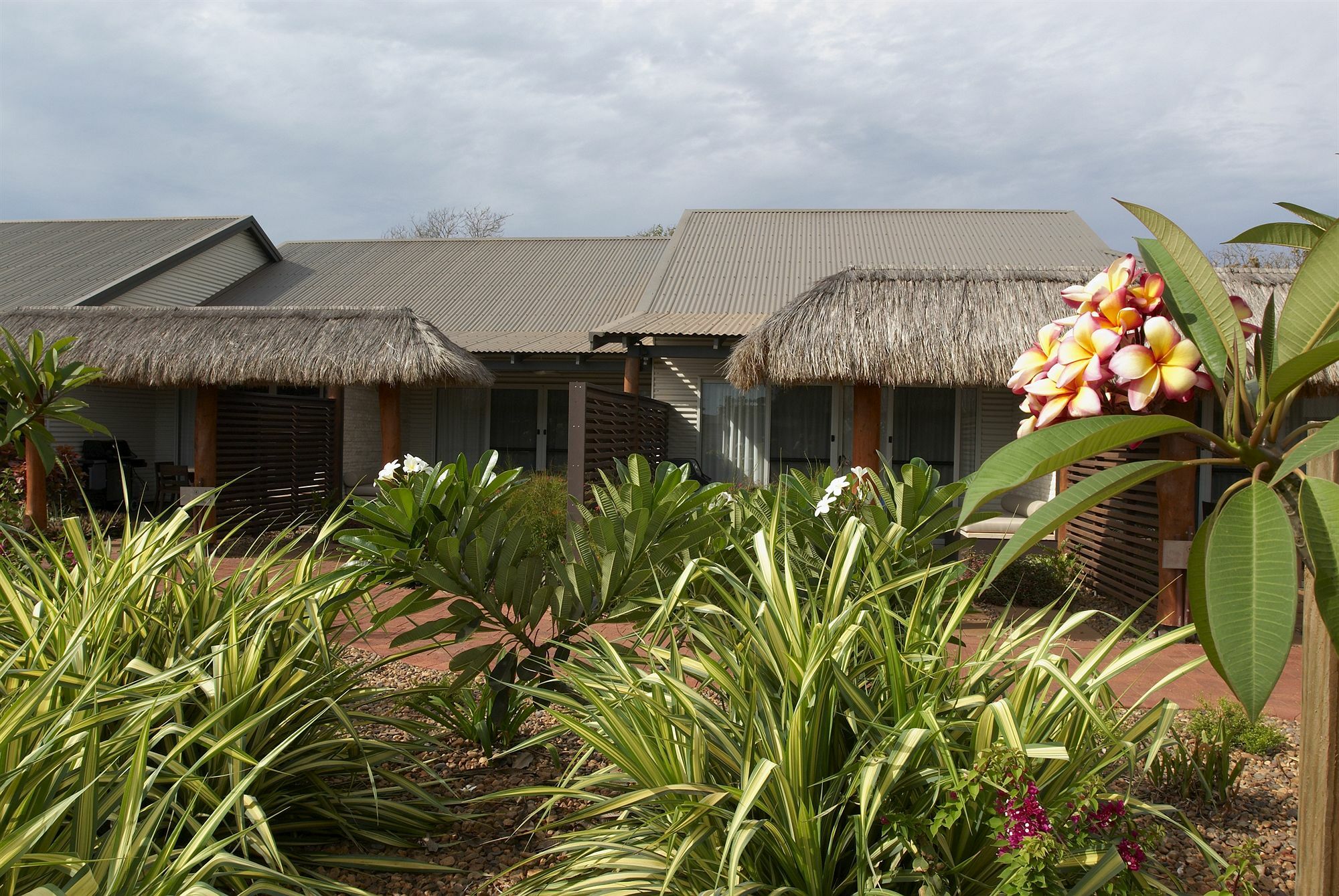 Mantra Frangipani Broome Exterior photo